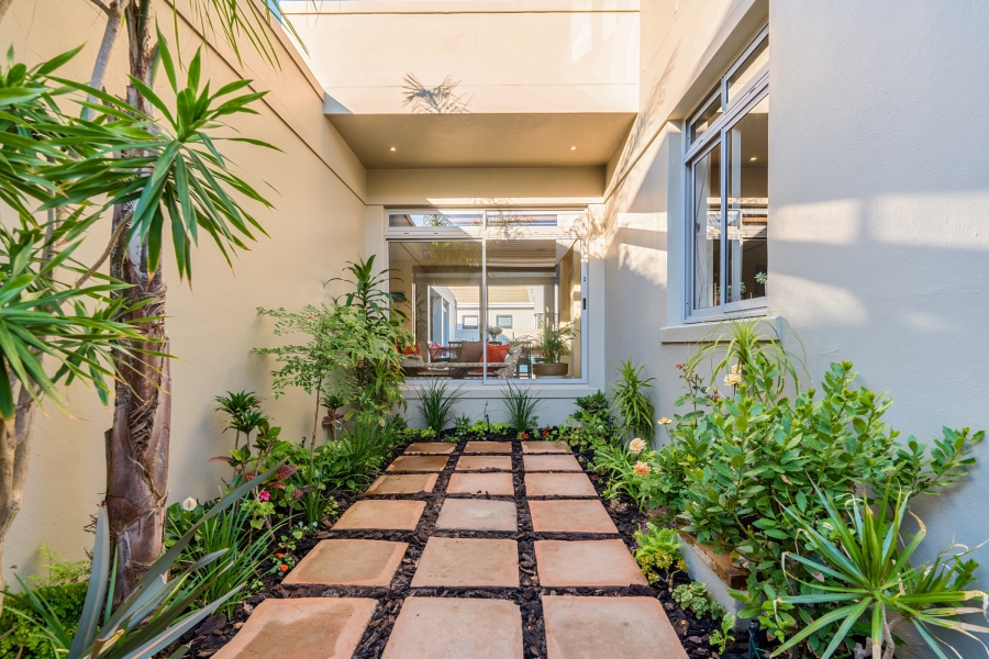 5 Bedroom Property for Sale in Sunset Links Western Cape